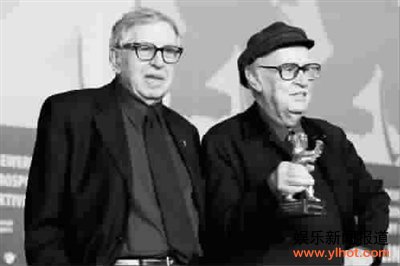 塔维安尼兄弟上台领奖图TP